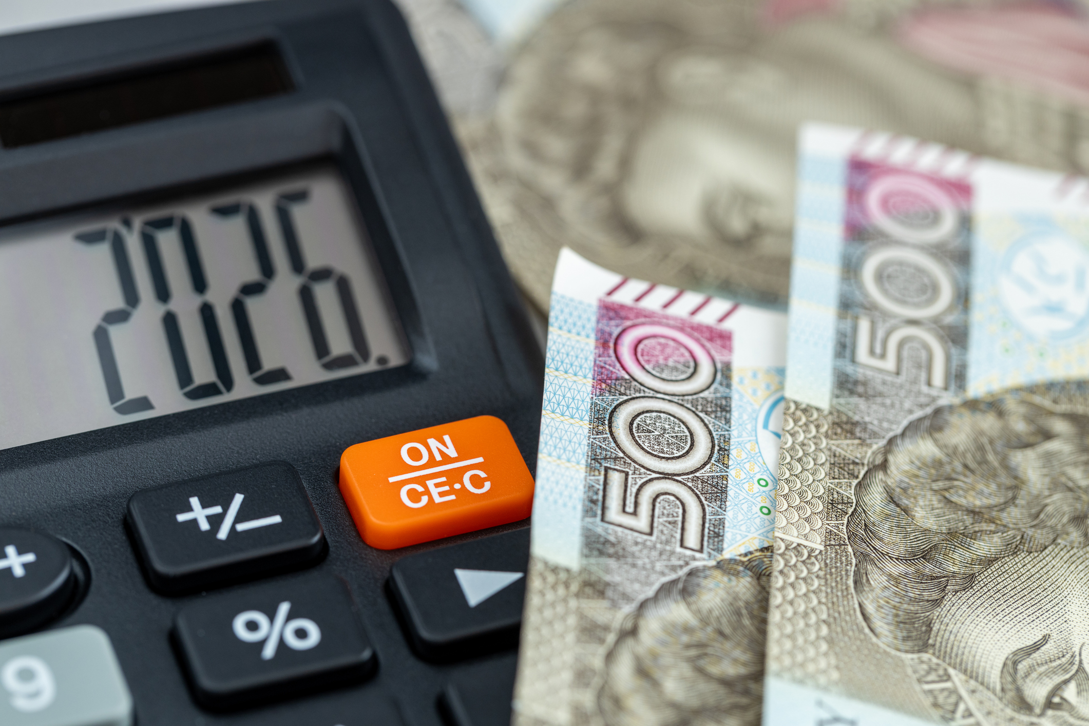 Płace w samorządach: podwyżki, wyrównanie i możliwa reforma systemu